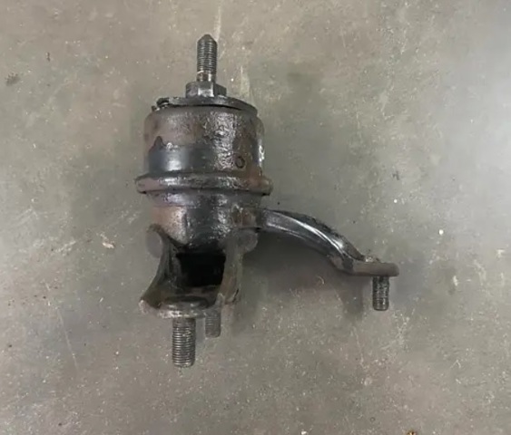 Права подушка двигуна 123620H010 TOYOTA