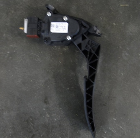 Підаль газу 13252702 GM