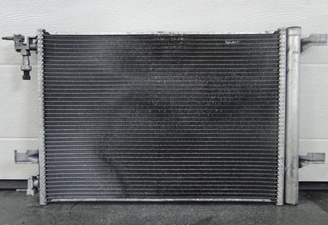 Радіатор системи охолодження кондиціонера 13267648 GM