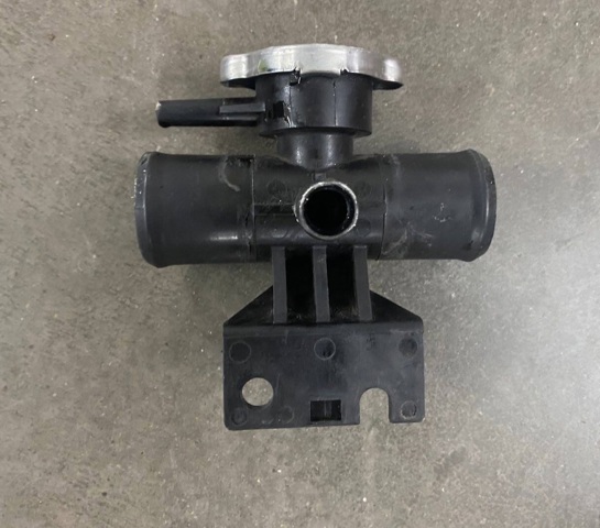 Заливна горловина системи охолодження 1350A015 MITSUBISHI