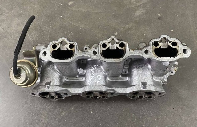Колектор впускний 140013Y505 NISSAN