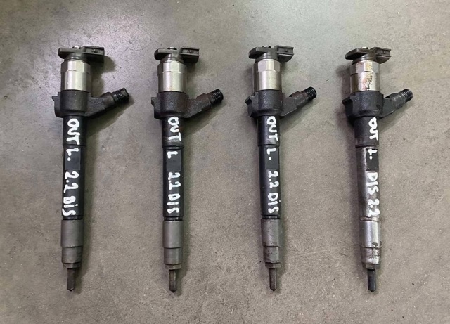 Форсунка дизельна в зборі, розпилювач + тримач 1465A353 MITSUBISHI