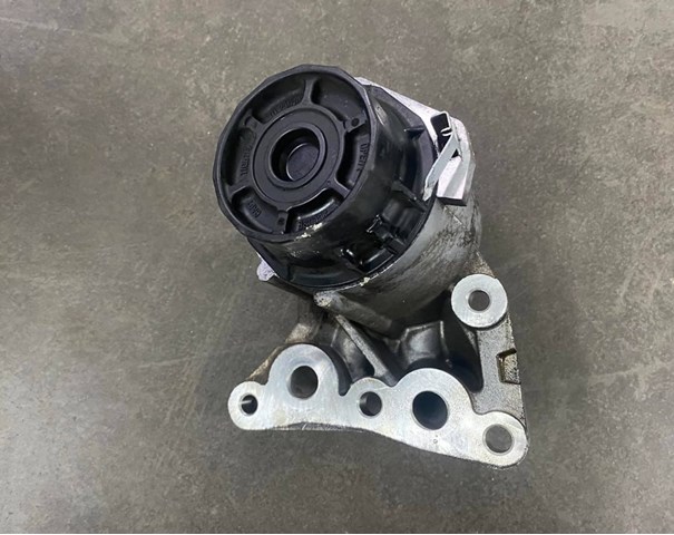 Корпус маслофільтра 1560937041 TOYOTA
