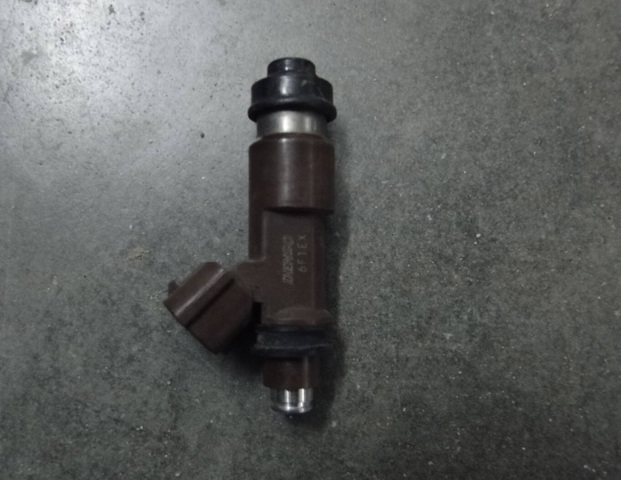 Форсунка вприску палива 16611AA660 SUBARU