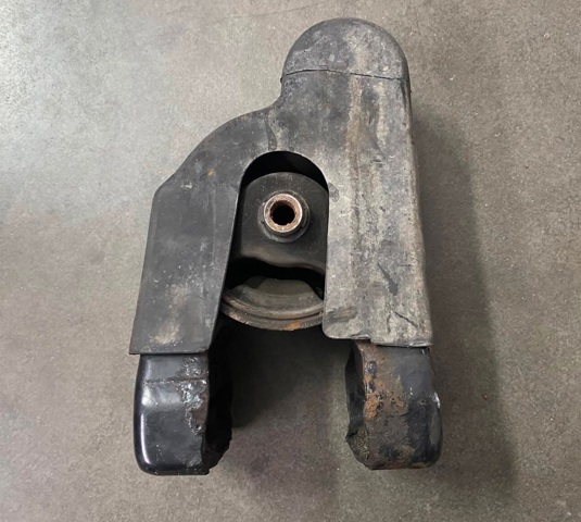 Опора двигуна задня 219303K300 HYUNDAI