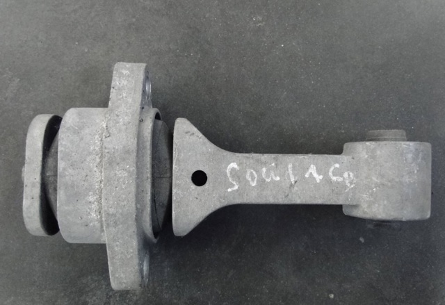 Подушка (опора) двигуна, нижня 219501J000 HYUNDAI