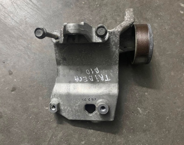 Кронштейн компресора кондиціонера 23950AA070 SUBARU