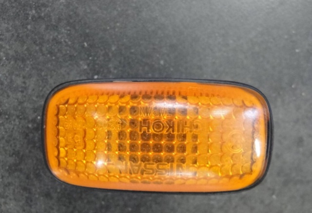 Повторювач повороту в крило 261602W100 NISSAN