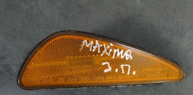 Ліхтар заднього бампера, правий 261903Y500 NISSAN