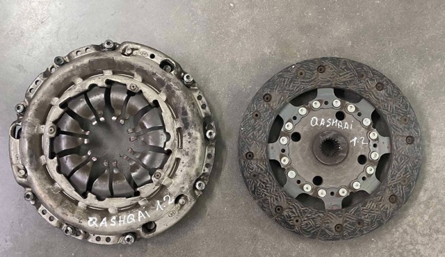 Пелюстковий кошик зчеплення 3020500Q0D NISSAN