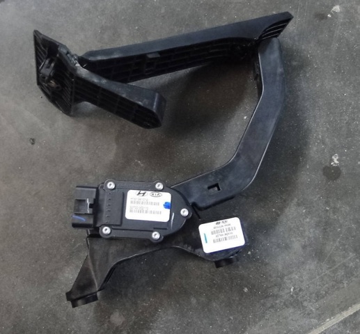 Педаль газу (акселератора) 327003Q110 HYUNDAI