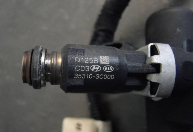 Форсунка дизельна в зборі, розпилювач + тримач 353103C000 HYUNDAI