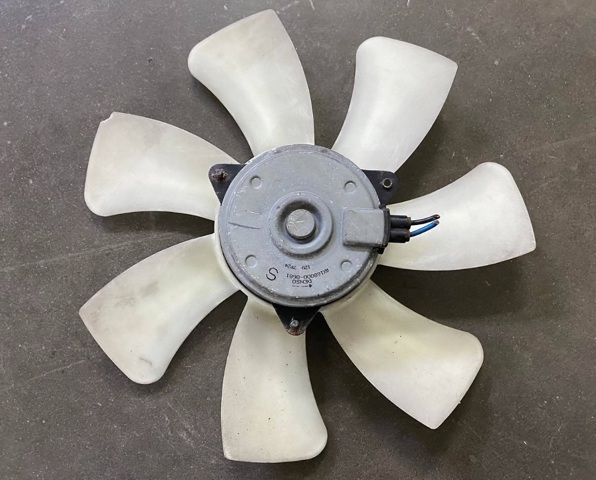 Мотор вентилятора системи охолодження, правий 38616R40A01 HONDA