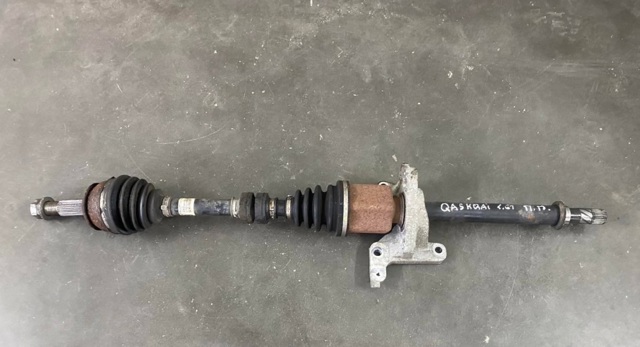 Піввісь передня, права 391004ED0A NISSAN