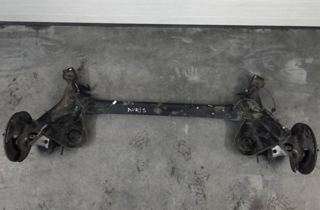 Балка задньої підвіски поперечна 4210102260 TOYOTA