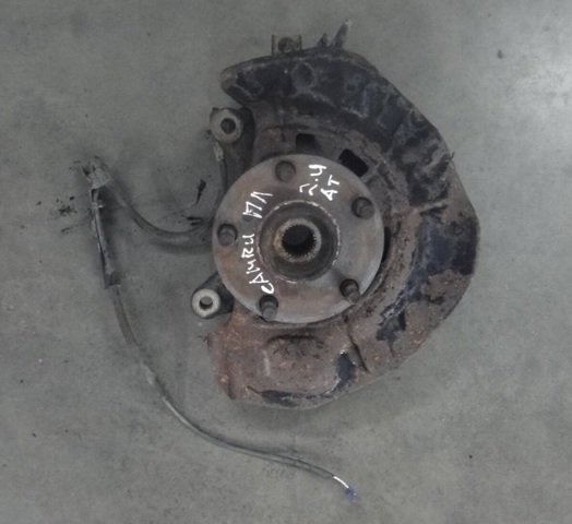 Цапфа - поворотний кулак передній, правий 43211AA010 TOYOTA