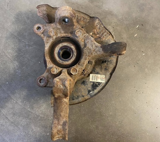 Цапфа поворотного кулака 4321202170 TOYOTA