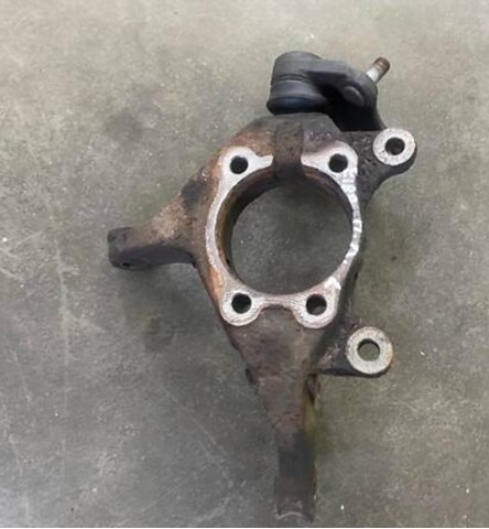 Цапфа - поворотний кулак передній, лівий 432120F020 TOYOTA