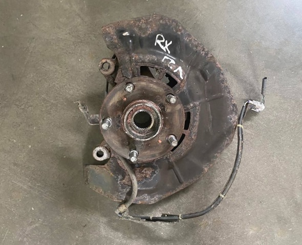 Цапфа - поворотний кулак передній, лівий 4321258020 TOYOTA