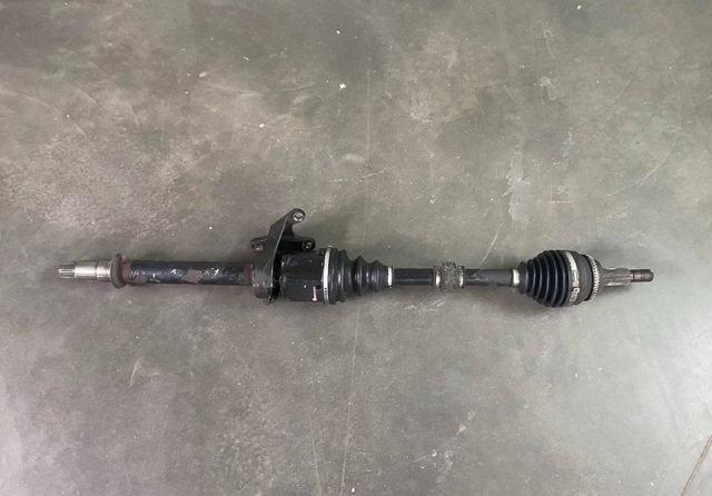 Привід правий 4341006A40 TOYOTA