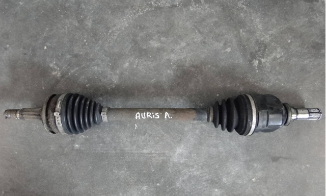 Піввісь передня ліва 4342002610 TOYOTA