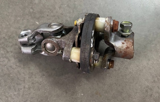 Карданчик вала рульової колонки, верхній 4523048050 TOYOTA
