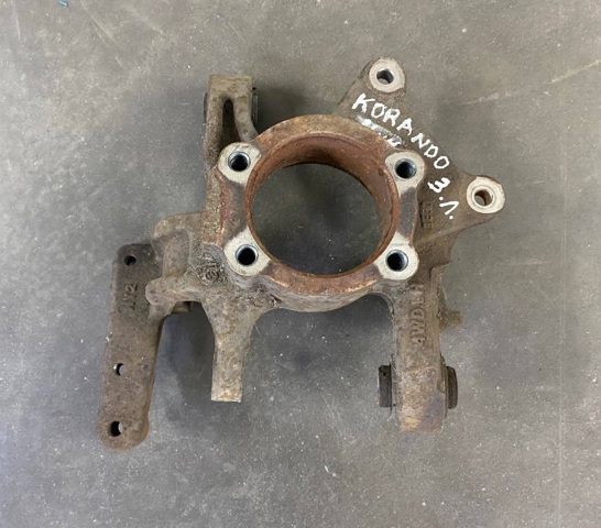 Цапфа поворотного кулака 4593034000 SSANG YONG