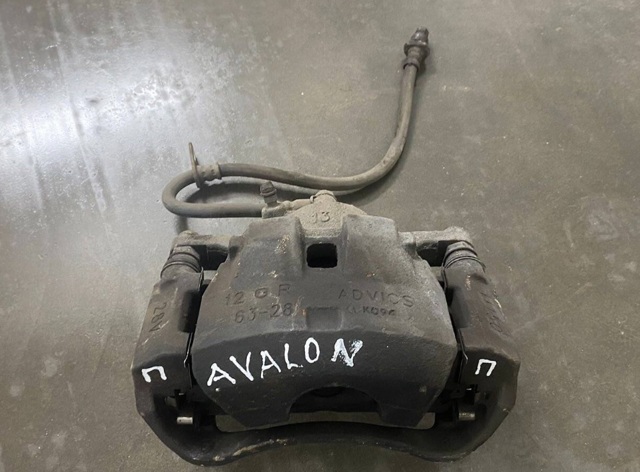 Супорт гальмівний, передній, правий 4773007071 TOYOTA