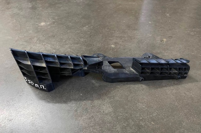 Кронштейн бампера переднього, правий 5211533090 TOYOTA