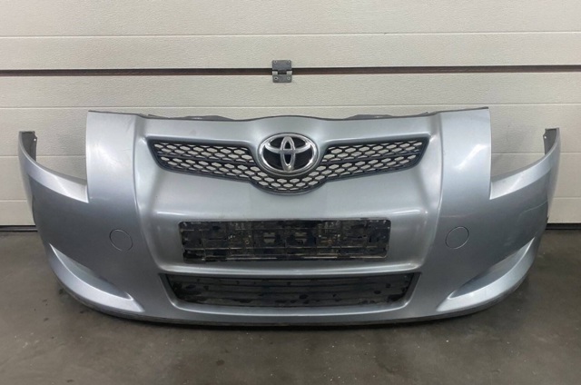 Бампер задній 5215902680 TOYOTA