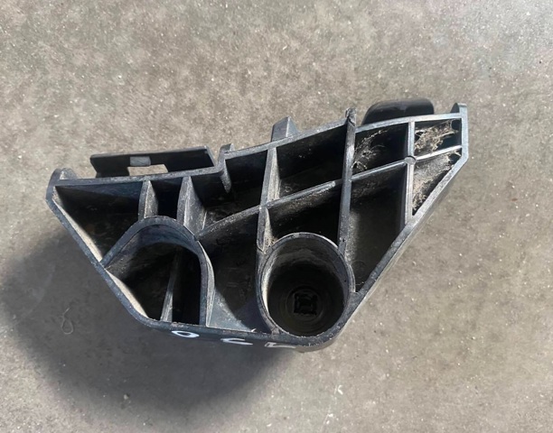 Кронштейн бампера заднього, правий 5256212130 TOYOTA
