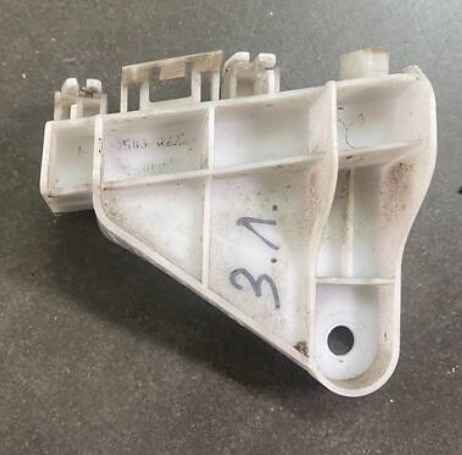 Кріплення бамера ліве 5256302220 TOYOTA