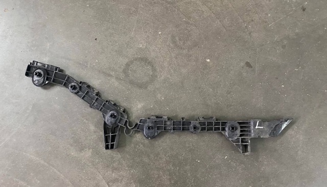 Кріплення бамера ліве 5257607010 TOYOTA