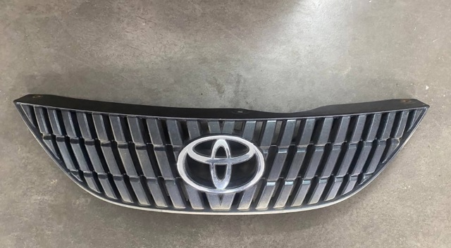 Решітка радіатора Toyota Solara