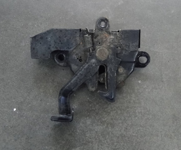Запор капота (замок і привід замка капота) 5351006180 TOYOTA