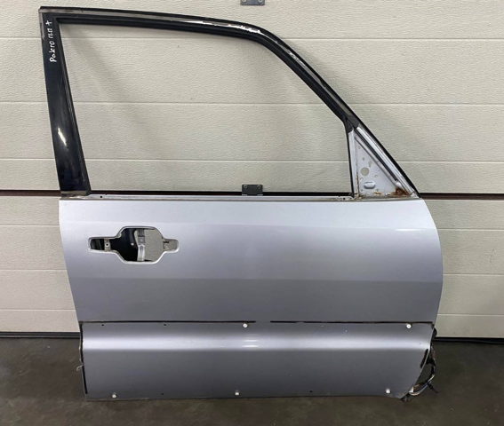 Пасажирські передні двері 5700A452 MITSUBISHI
