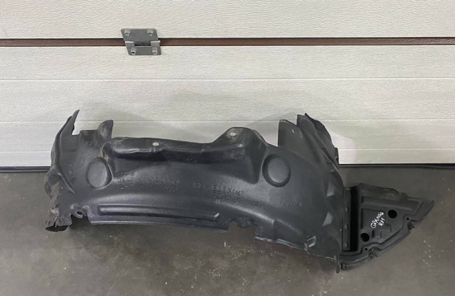 Підкрилки передні праві 638424EA0A NISSAN