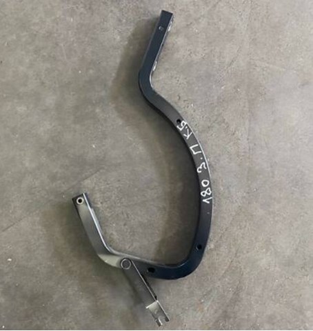Шарнір кришки багажника 6450302160 TOYOTA