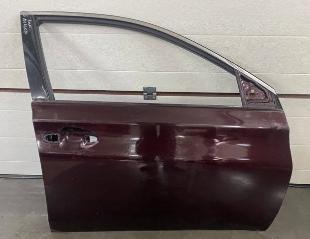 Пасажирські передні двері 6700107040 TOYOTA
