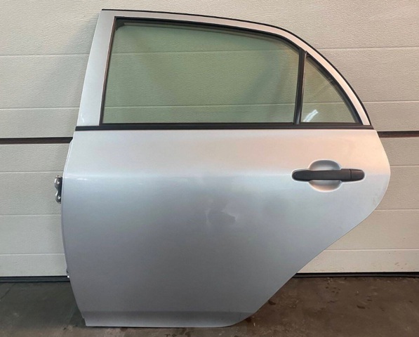 Скло задньої двері лівої 6811412770 TOYOTA