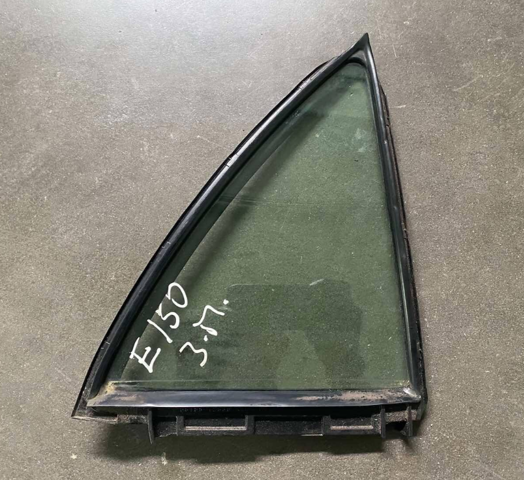 Скло кутове дверей задніх 6812312800 TOYOTA