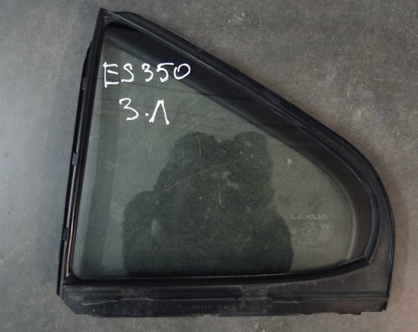 Задня кватирка ліва 6812433070 TOYOTA