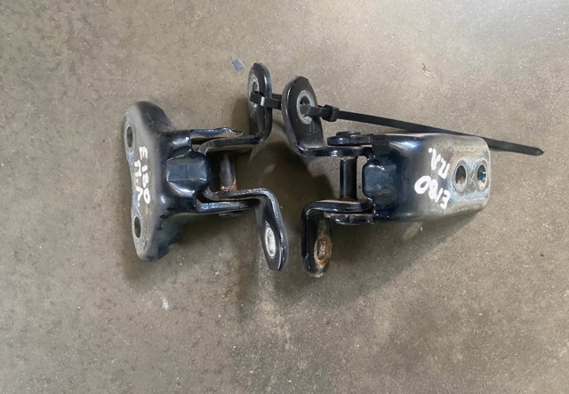 Завіса дверей передных лівих 687400D071 TOYOTA