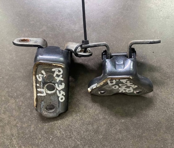 Петля задніх правих дверей 6877060031 TOYOTA