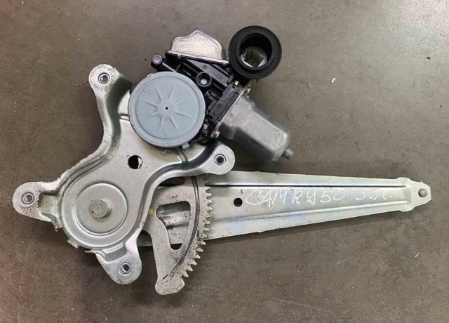 Склопідйомник задніх лівих дверей 6980433050 TOYOTA