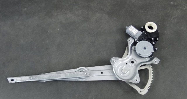 Склопідйомник з електродвигуном 6982002620 TOYOTA