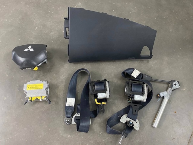 Установка подушки безпеки пасажира 7030A026 MITSUBISHI