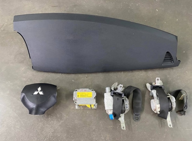 Комплект безпеки 7030A105XA MITSUBISHI