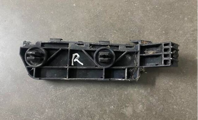 Напрямна переднього бампера, права 71193SWA003 HONDA