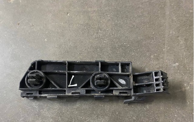 Направляюча переднього бампера, ліва 71198SWA003 HONDA